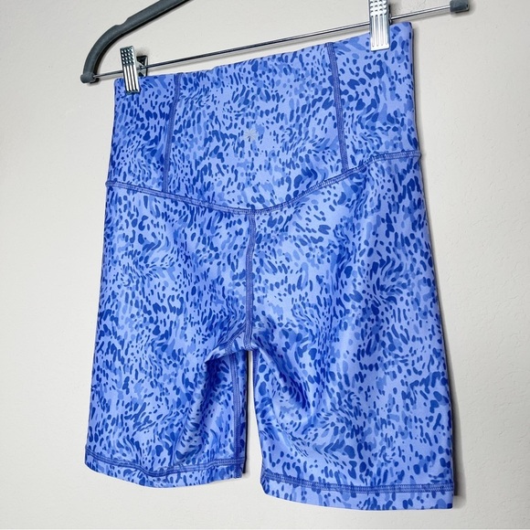Athleta Elation Printed 7” Short in Liquid Petals
Victorian Periwinkle - Picture 8 of 12